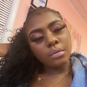 Meet your Posher, Briana